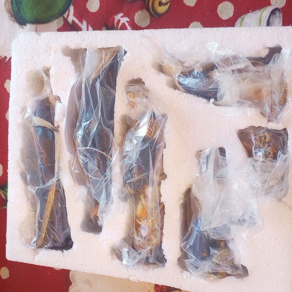 Nativity Set with Blue and Gold Accents - Picture 10 of 10